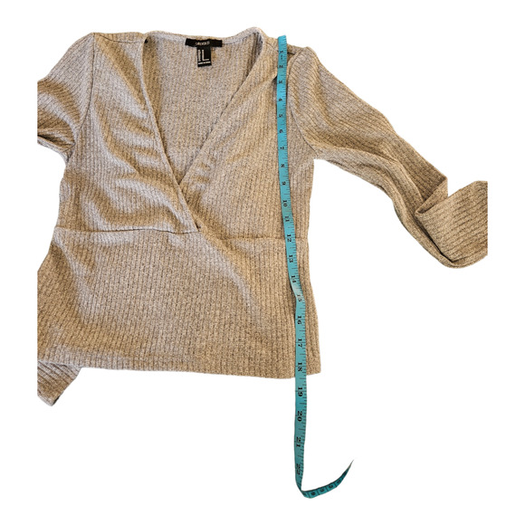 Forever 21 Medium Long Sleeve V-Neck Shirt - Picture 5 of 6